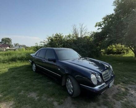 Синий Мерседес Е-Класс, объемом двигателя 2 л и пробегом 395 тыс. км за 3000 $, фото 3 на Automoto.ua