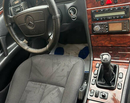 Синий Мерседес Е-Класс, объемом двигателя 2.2 л и пробегом 388 тыс. км за 4950 $, фото 15 на Automoto.ua