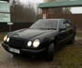Синій Мерседес Е-Клас, об'ємом двигуна 2 л та пробігом 250 тис. км за 2250 $, фото 2 на Automoto.ua