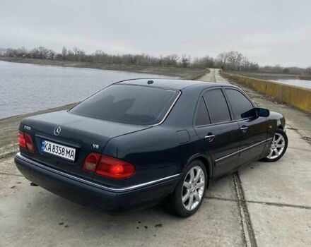 Синий Мерседес Е-Класс, объемом двигателя 4.3 л и пробегом 650 тыс. км за 3800 $, фото 5 на Automoto.ua