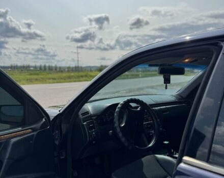 Мерседес Е-Класс 1998 в Жовкве на Automoto.ua Синий Мерседес Е-Класс, объемом двигателя 2 л и пробегом 500 тыс. км за 4300 $, фото 5 на Automoto.ua