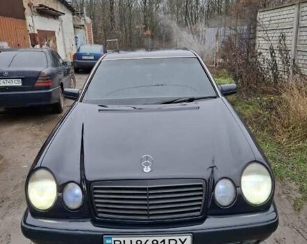 Синий Мерседес Е-Класс, объемом двигателя 2.4 л и пробегом 440 тыс. км за 3500 $, фото 3 на Automoto.ua