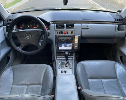 Мерседес Е-Класс 1998 в Овидиополе на Automoto.ua Синий Мерседес Е-Класс, объемом двигателя 2.4 л и пробегом 333 тыс. км за 3300 $, фото 13 на Automoto.ua