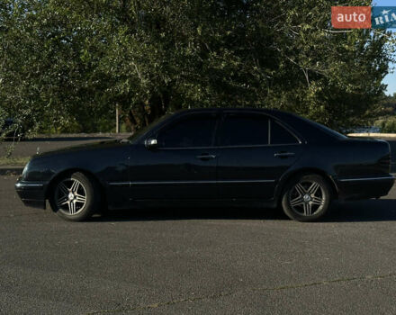 Синій Мерседес Е-Клас, об'ємом двигуна 3.23 л та пробігом 438 тис. км за 3999 $, фото 6 на Automoto.ua