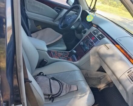 Синий Мерседес Е-Класс, объемом двигателя 2 л и пробегом 450 тыс. км за 2500 $, фото 4 на Automoto.ua