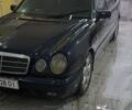 Синий Мерседес Е-Класс, объемом двигателя 2 л и пробегом 430 тыс. км за 3800 $, фото 1 на Automoto.ua