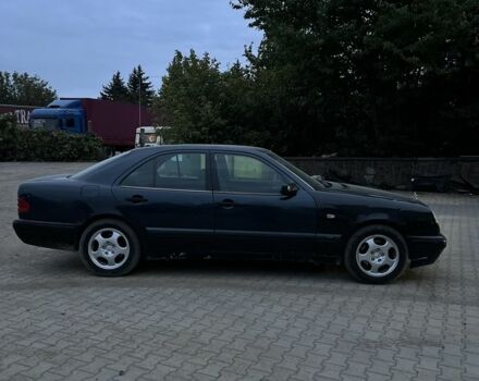 Синій Мерседес Е-Клас, об'ємом двигуна 3 л та пробігом 473 тис. км за 3599 $, фото 2 на Automoto.ua