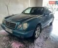 Синій Мерседес Е-Клас, об'ємом двигуна 2 л та пробігом 300 тис. км за 2600 $, фото 1 на Automoto.ua