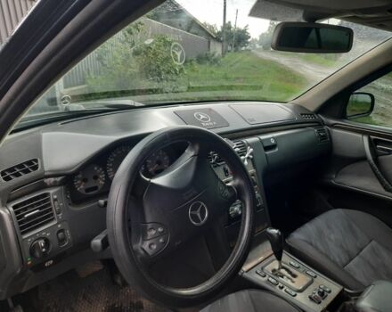 Синий Мерседес Е-Класс, объемом двигателя 2 л и пробегом 300 тыс. км за 4100 $, фото 2 на Automoto.ua