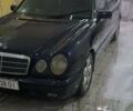 Синій Мерседес Е-Клас, об'ємом двигуна 2 л та пробігом 430 тис. км за 3800 $, фото 1 на Automoto.ua