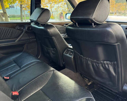 Синий Мерседес Е-Класс, объемом двигателя 3.22 л и пробегом 540 тыс. км за 3199 $, фото 6 на Automoto.ua