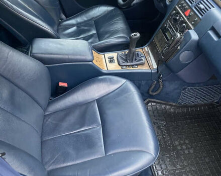 Синий Мерседес Е-Класс, объемом двигателя 2.4 л и пробегом 302 тыс. км за 3700 $, фото 4 на Automoto.ua