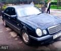 Синий Мерседес Е-Класс, объемом двигателя 2.2 л и пробегом 300 тыс. км за 3800 $, фото 1 на Automoto.ua