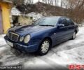 Синій Мерседес Е-Клас, об'ємом двигуна 2 л та пробігом 317 тис. км за 2800 $, фото 1 на Automoto.ua