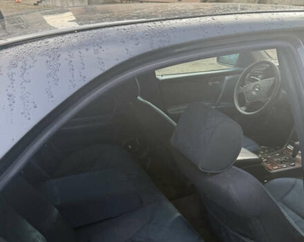 Синій Мерседес Е-Клас, об'ємом двигуна 2.8 л та пробігом 100 тис. км за 2350 $, фото 5 на Automoto.ua