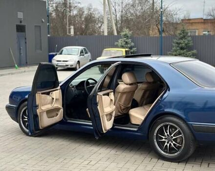 Синій Мерседес Е-Клас, об'ємом двигуна 2 л та пробігом 400 тис. км за 3800 $, фото 1 на Automoto.ua