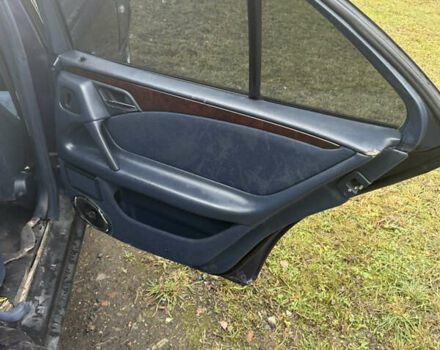 Синій Мерседес Е-Клас, об'ємом двигуна 2.8 л та пробігом 100 тис. км за 2350 $, фото 7 на Automoto.ua