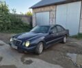 Синий Мерседес Е-Класс, объемом двигателя 2.16 л и пробегом 300 тыс. км за 2199 $, фото 1 на Automoto.ua
