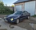 Синий Мерседес Е-Класс, объемом двигателя 2.16 л и пробегом 300 тыс. км за 2199 $, фото 1 на Automoto.ua