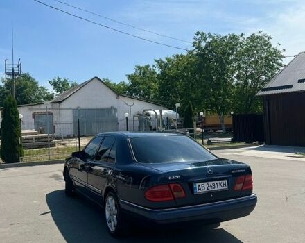 Синий Мерседес Е-Класс, объемом двигателя 2 л и пробегом 490 тыс. км за 3350 $, фото 4 на Automoto.ua