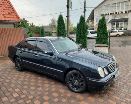 Синий Мерседес Е-Класс, объемом двигателя 2 л и пробегом 300 тыс. км за 4100 $, фото 3 на Automoto.ua
