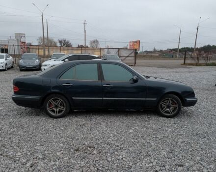 Синій Мерседес Е-Клас, об'ємом двигуна 3.2 л та пробігом 450 тис. км за 3499 $, фото 5 на Automoto.ua