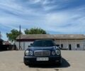 Синий Мерседес Е-Класс, объемом двигателя 2 л и пробегом 490 тыс. км за 3350 $, фото 1 на Automoto.ua
