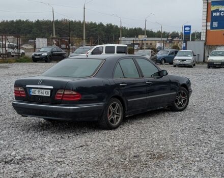 Синій Мерседес Е-Клас, об'ємом двигуна 3.2 л та пробігом 450 тис. км за 3499 $, фото 4 на Automoto.ua