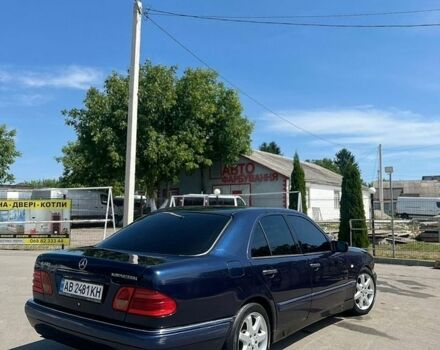 Синий Мерседес Е-Класс, объемом двигателя 2 л и пробегом 490 тыс. км за 3350 $, фото 3 на Automoto.ua