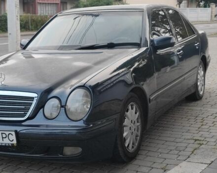Синий Мерседес Е-Класс, объемом двигателя 2.2 л и пробегом 599 тыс. км за 3700 $, фото 1 на Automoto.ua
