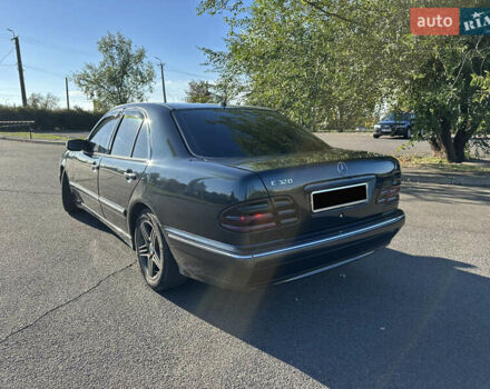 Синій Мерседес Е-Клас, об'ємом двигуна 3.23 л та пробігом 438 тис. км за 3999 $, фото 11 на Automoto.ua