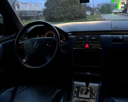 Синий Мерседес Е-Класс, объемом двигателя 3.22 л и пробегом 540 тыс. км за 3800 $, фото 6 на Automoto.ua