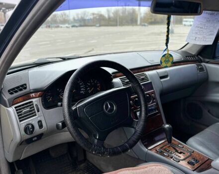 Синий Мерседес Е-Класс, объемом двигателя 0 л и пробегом 500 тыс. км за 2200 $, фото 6 на Automoto.ua