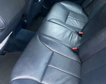 Синий Мерседес Е-Класс, объемом двигателя 2.4 л и пробегом 302 тыс. км за 3700 $, фото 6 на Automoto.ua