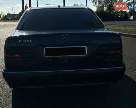 Синій Мерседес Е-Клас, об'ємом двигуна 3.23 л та пробігом 438 тис. км за 3999 $, фото 13 на Automoto.ua