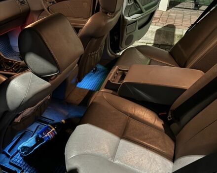 Синий Мерседес Е-Класс, объемом двигателя 2.2 л и пробегом 300 тыс. км за 2600 $, фото 12 на Automoto.ua