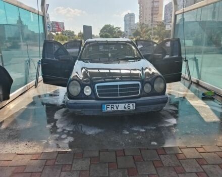 Синий Мерседес Е-Класс, объемом двигателя 2 л и пробегом 450 тыс. км за 2500 $, фото 7 на Automoto.ua