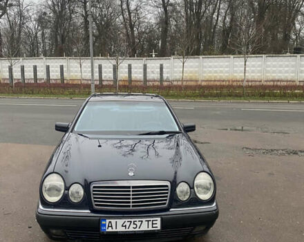 Синий Мерседес Е-Класс, объемом двигателя 2.4 л и пробегом 302 тыс. км за 3700 $, фото 2 на Automoto.ua