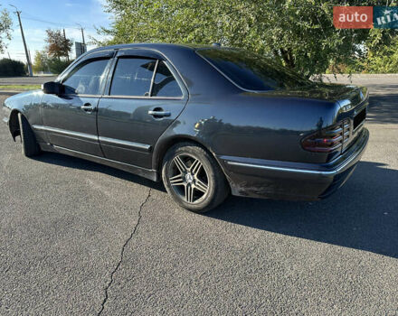 Синій Мерседес Е-Клас, об'ємом двигуна 3.23 л та пробігом 438 тис. км за 3999 $, фото 10 на Automoto.ua