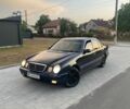 Синий Мерседес Е-Класс, объемом двигателя 2.2 л и пробегом 300 тыс. км за 3150 $, фото 1 на Automoto.ua