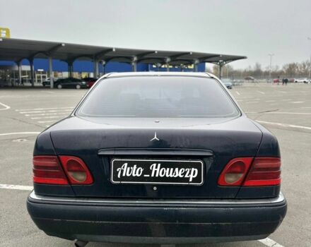 Синий Мерседес Е-Класс, объемом двигателя 0 л и пробегом 500 тыс. км за 2200 $, фото 5 на Automoto.ua