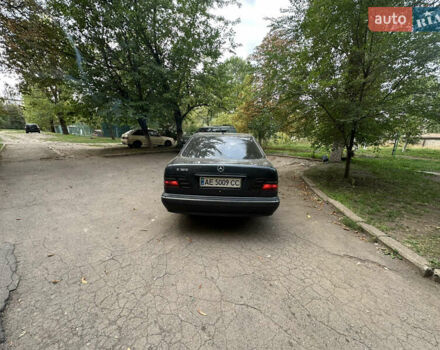 Синій Мерседес Е-Клас, об'ємом двигуна 3.23 л та пробігом 438 тис. км за 5500 $, фото 7 на Automoto.ua