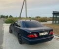 Синий Мерседес Е-Класс, объемом двигателя 2.2 л и пробегом 300 тыс. км за 3150 $, фото 3 на Automoto.ua