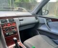 Синий Мерседес Е-Класс, объемом двигателя 2.4 л и пробегом 300 тыс. км за 3850 $, фото 4 на Automoto.ua
