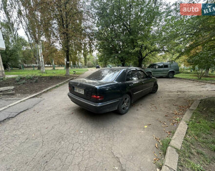 Синій Мерседес Е-Клас, об'ємом двигуна 3.23 л та пробігом 438 тис. км за 5500 $, фото 6 на Automoto.ua