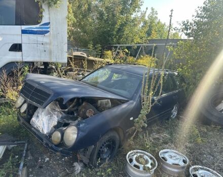Синій Мерседес Е-Клас, об'ємом двигуна 2.2 л та пробігом 777 тис. км за 700 $, фото 1 на Automoto.ua