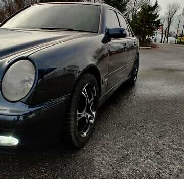 Синій Мерседес Е-Клас, об'ємом двигуна 2 л та пробігом 300 тис. км за 4700 $, фото 3 на Automoto.ua