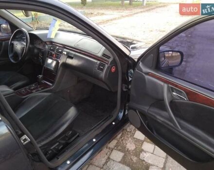 Синий Мерседес Е-Класс, объемом двигателя 2 л и пробегом 480 тыс. км за 3700 $, фото 17 на Automoto.ua