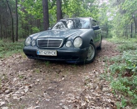 Синій Мерседес Е-Клас, об'ємом двигуна 2.1 л та пробігом 468 тис. км за 1850 $, фото 2 на Automoto.ua