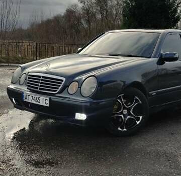 Синій Мерседес Е-Клас, об'ємом двигуна 2 л та пробігом 300 тис. км за 4700 $, фото 1 на Automoto.ua